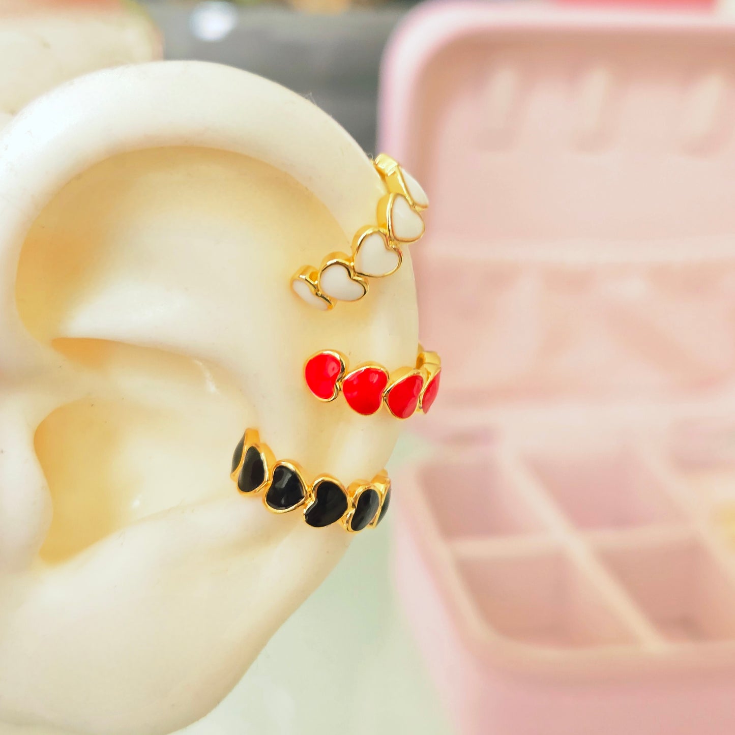 Ear cuff Corazones Negro
