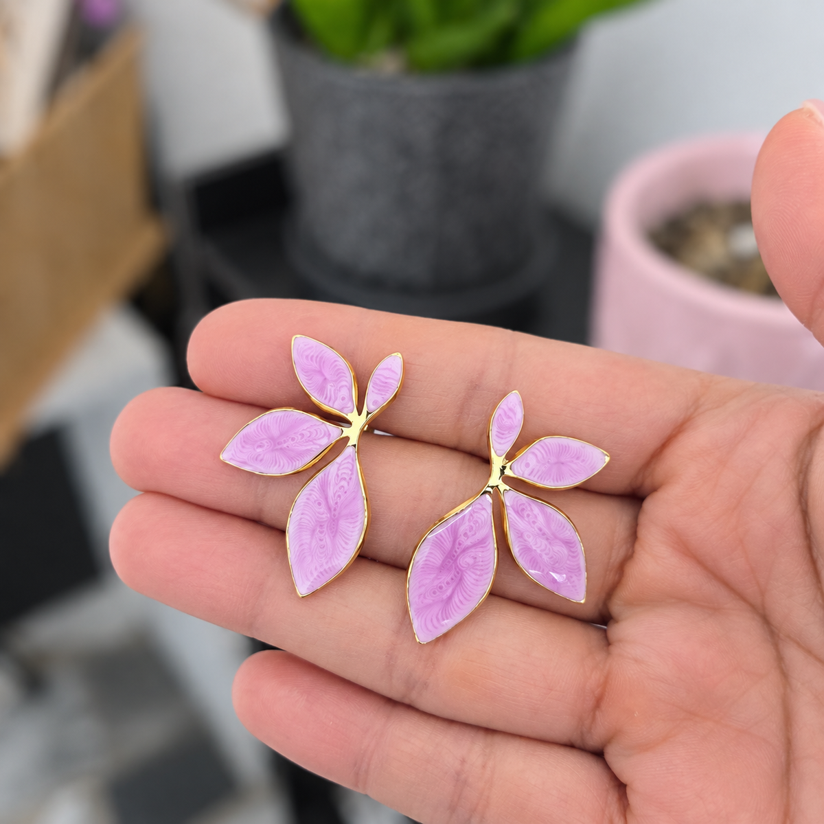 Aretes Media Flor Moradas Acero