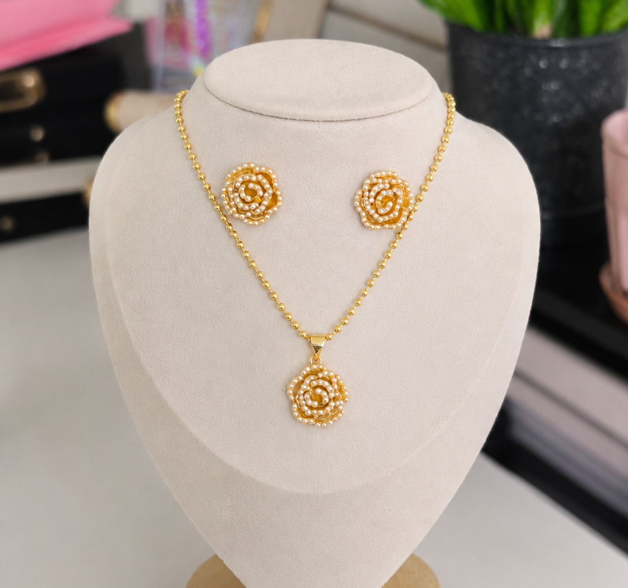 Set Collar y Aretes Flor Perla