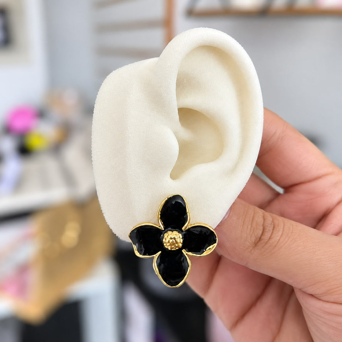 Aretes Flor Negra Acero