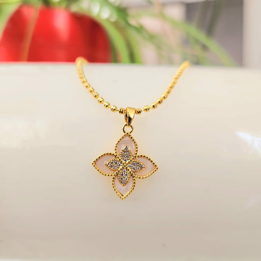 Cadena Clover Nacarada