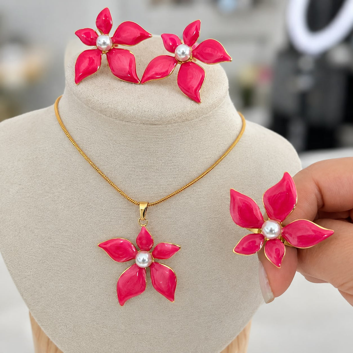 Set Flor Roja Perla En Acero