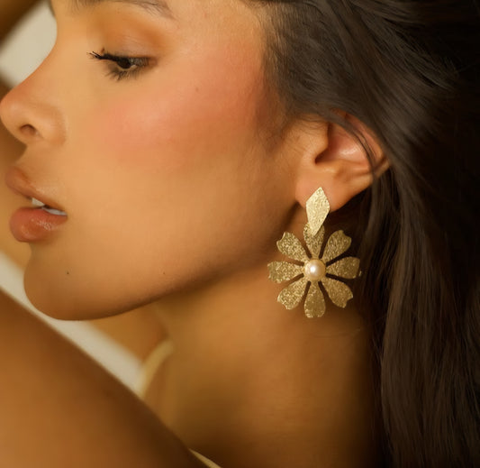 Aretes Flor Martillada en Acero