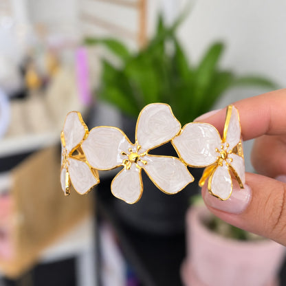 Brazalete Flores Blanca En Acero