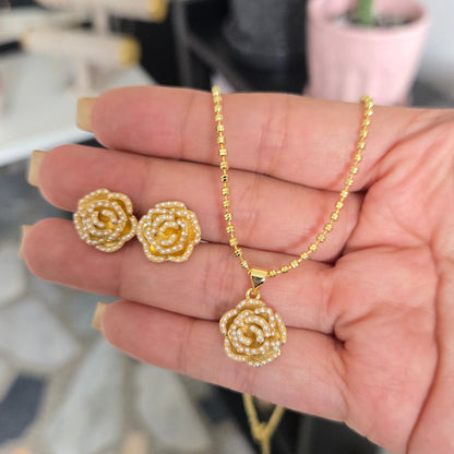 Set Collar y Aretes Flor Perla